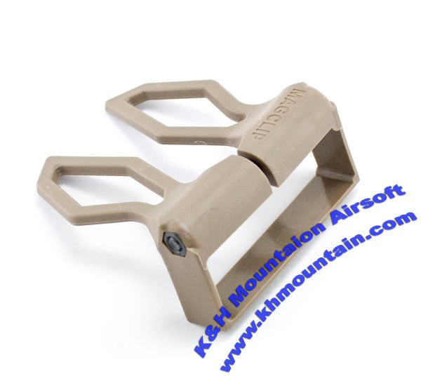Plastic M4 Magazine Magclip for Belt or Molle / TAN