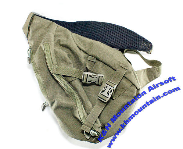 DELTA SLING PACK IIII PISTO IN USE / Green